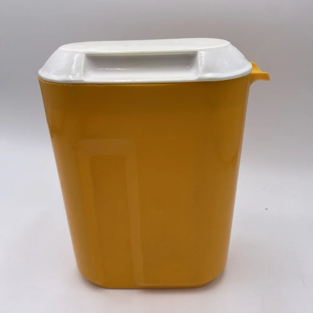 Vtg Rubbermaid Slim Servin Saver‎ 2½ Qt Drink Pitcher 0941 Easy Grip Almond Top